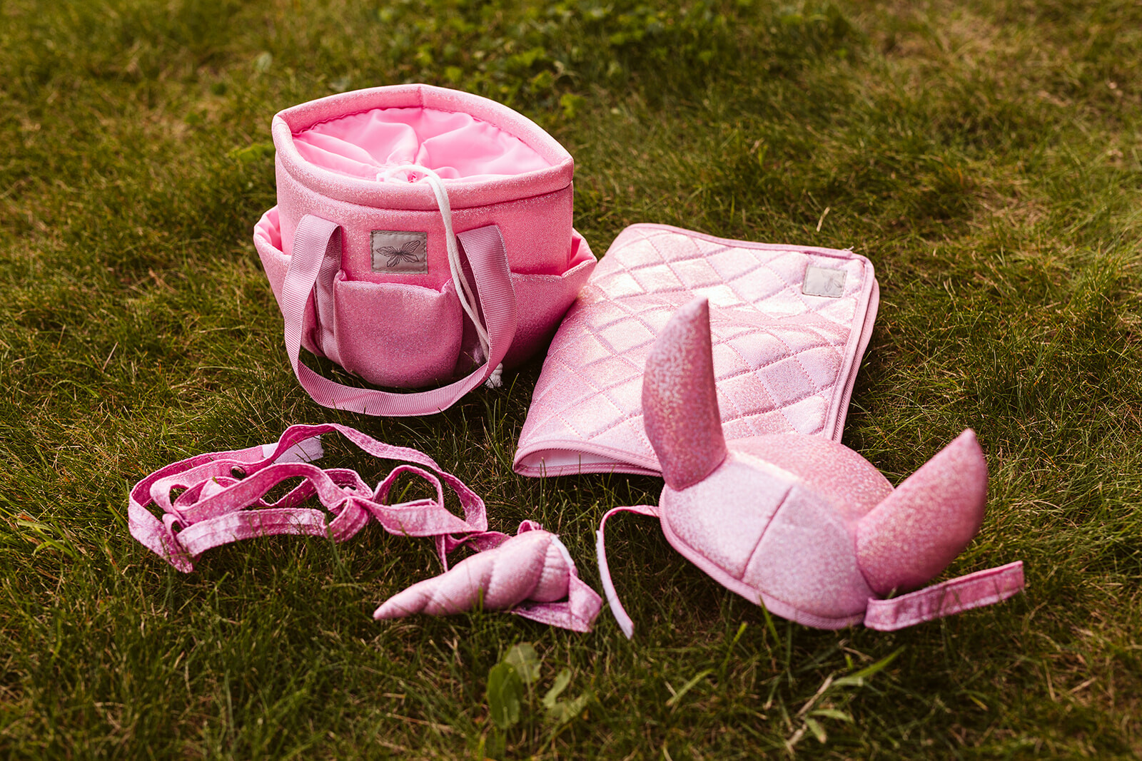Zadeldekje en Oornetje voor je Hobby Horse roze